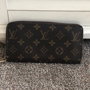 Louis Vuitton zippy Wallet
